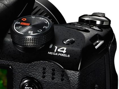 Câmera Digital Fujifilm Finepix S4000 14MP LCD 3” - Zoom Óptico