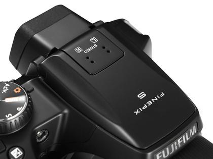 Câmera Digital Fujifilm Finepix S8200 16MP - Visor 3” Zoom Óptico