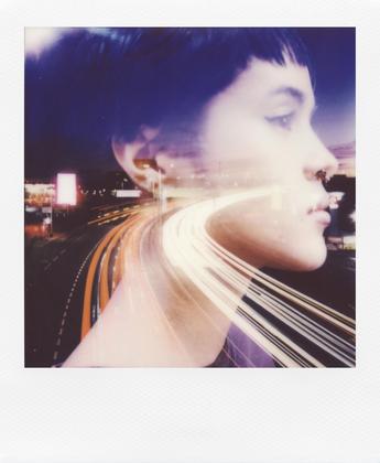 Imagem de Câmera instantânea Polaroid Now+ I-Type de 3ª geração com 16 filmes