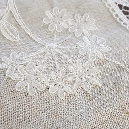 Imagem de Caminho de Mesa Floral Bordado Singapura 40x90cm Jolitex