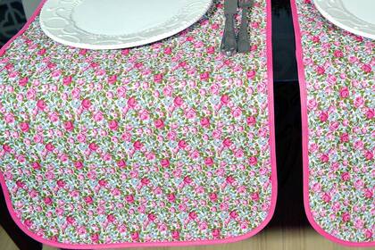 Imagem de Caminho de Mesa Matelado - Floral Rosa Pink