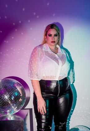 Imagem de Camisa Feminina Plus Size Em Tule com Top de Malha