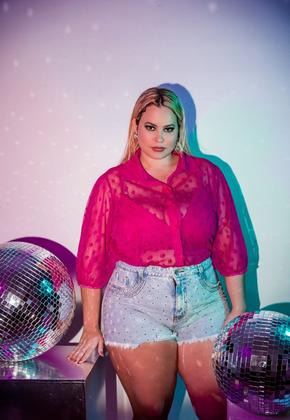 Imagem de Camisa Feminina Plus Size Em Tule com Top de Malha