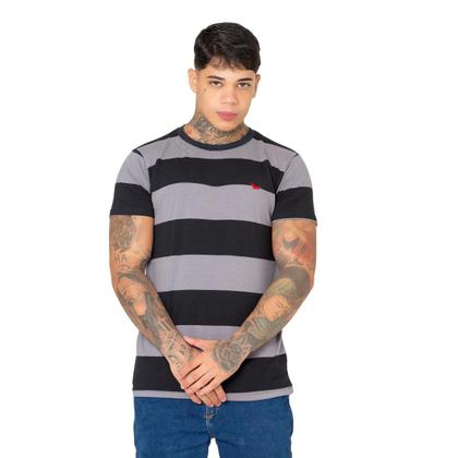 Imagem de Camiseta Básica Listrada Masculina Estilo Clássico para seu Visual