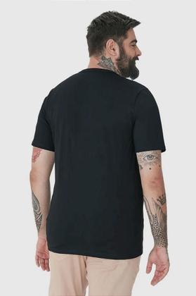 Imagem de Camiseta Básica Masculina Plus Size Decote Redondo Confortável e Versátil