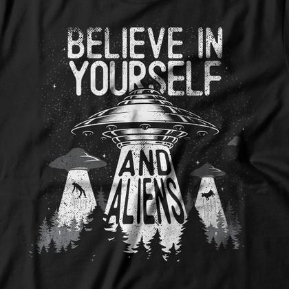 Camiseta Believe In Aliens Studio Geek Imagem de Camiseta Believe In Aliens Studio Geek