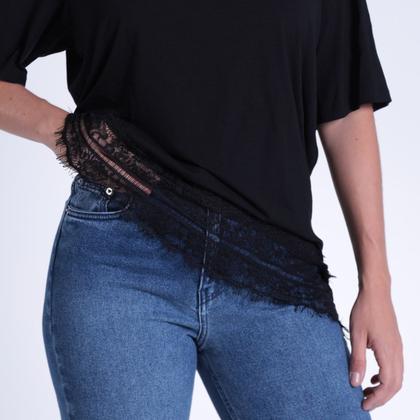 Imagem de Camiseta Com Barra Assimétrica e Renda Feminina Revanche Valquiria