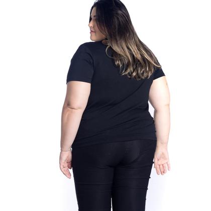 Imagem de Camiseta de Malha de Viscose Gola V Plus Size