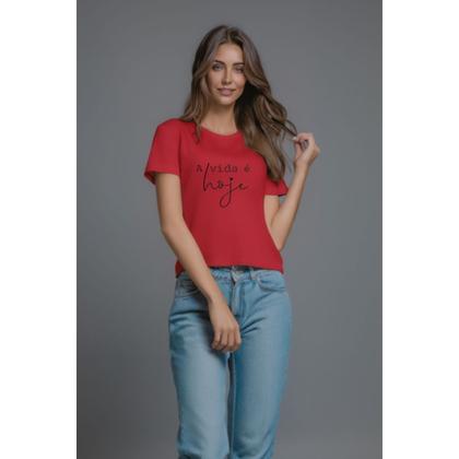 Imagem de Camiseta feminina frase A vida é hoje blusa casual look moderno moda tendência feminina básica