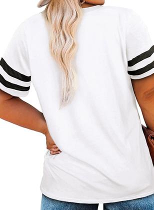 Imagem de Camiseta feminina Happy Sailed plus size listrada com decote em V 2X