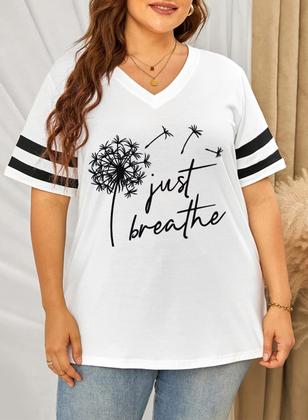 Imagem de Camiseta feminina Happy Sailed plus size listrada com decote em V 5X branca