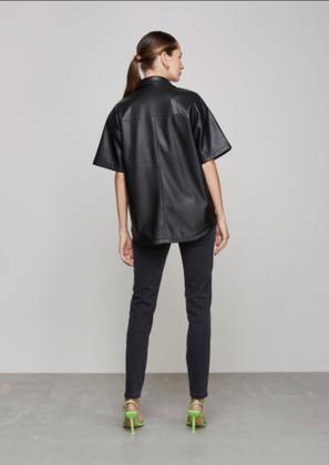 Imagem de Camiseta feminina Regular em Material PU