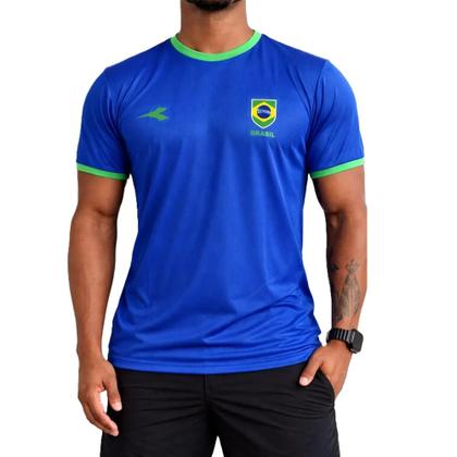 Imagem de Camiseta masculina diadora brasil slim tecido leve torcedor