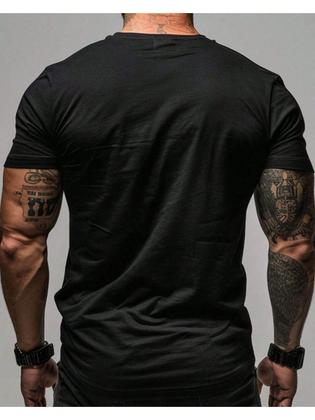 Imagem de Camiseta Masculina em Algodão com Estampa de Caveira Rockeira