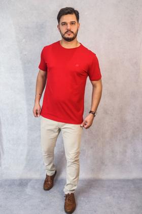 Imagem de Camiseta Pima Vermelha com Logo Bordada