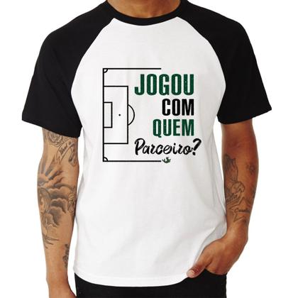 Imagem de Camiseta Raglan Jogou com quem parceiro - Foca na Moda