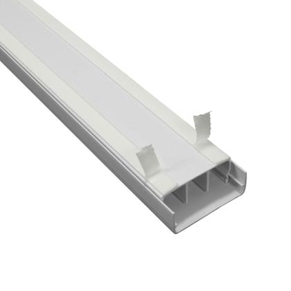 Imagem de Canaleta De PVC Com Divisoria 40 x 16 x 2000mm Branca Com Fita Dupla Face - ILUMI 62092df