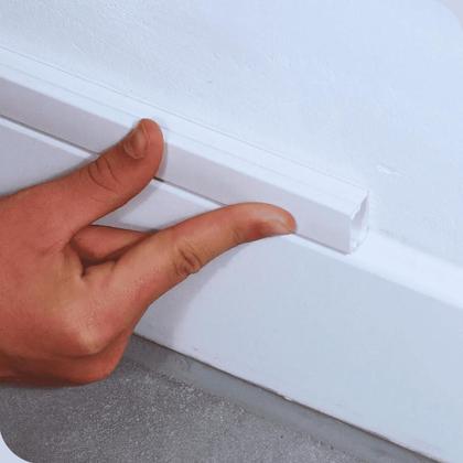 Imagem de Canaleta PVC Branca p/ Cabos 2x1cm 1m Fita Dupla s/ Divisão