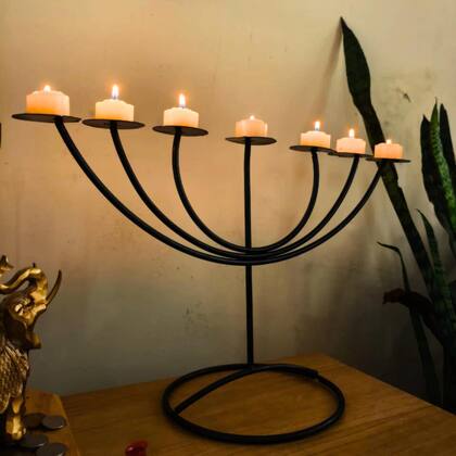 Imagem de Candelabro Artesanal 7 Braços WitzSmith - Ferro Dobrado à Mão, Elegante e Exclusivo