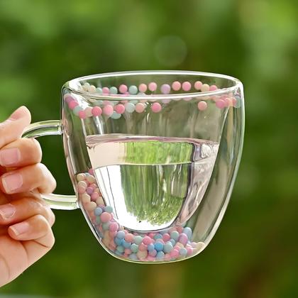 Imagem de Caneca de Café de Vidro com Parede Dupla - Design de Amor com Bolas Coloridas