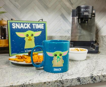 Imagem de Caneca de café Silver Buffalo Star Wars The Mandalorian Baby Yoda