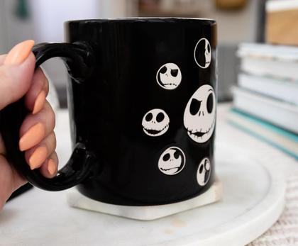Imagem de Caneca de cerâmica Silver Buffalo Disney Nightmare Before Christmas