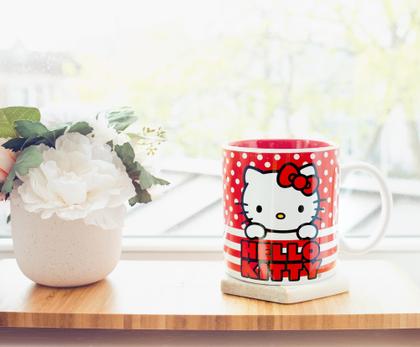 Imagem de Caneca Silver Buffalo Hello Kitty Dots and Stripes 590ml