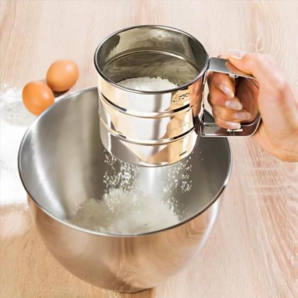 Imagem de Caneco Polvilhador em Inox com Gatilho para Farinhas