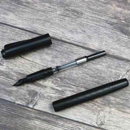 Imagem de Caneta tinteiro preta ponta pena luxo 0,5mm aço carbono