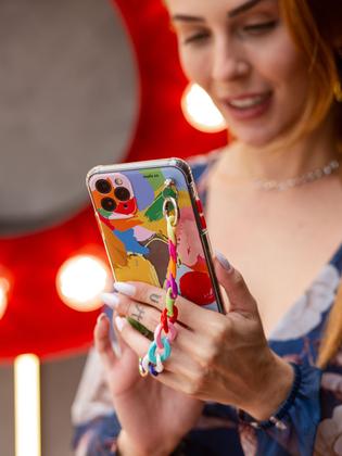 Imagem de Capa Capinha iPhone 11 PRO Grafitte Silicone Arco Iris Abstrato Corrente Colorida Feminina Fofa Borda Anti Impacto Transparente