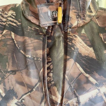 Imagem de Capa de Chuva Camuflada Impermeável Para Jardineira Profissional Reforçada Com Capuz Resistente Pvc Tipo Jaqueta Caça Pesca