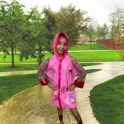 Imagem de Capa de chuva infantil para menina menino com capuz e bolsos pvc reforçada desenhada dinossauro princesa escolha a sua