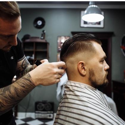 Imagem de capa DE CORTE BARBEARIA SALÃO DE BELEZA cetim caveira VERMELHA