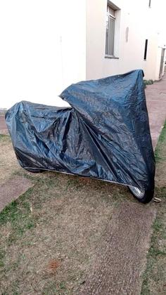 Imagem de Capa de Moto Impermeável Térmica Protege do Sol, Chuva, Poeira e AntiRiscos 100 PVC