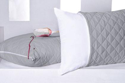 Imagem de Capa Impermeável Matelada para Travesseiro 70cmx50cm com Zíper