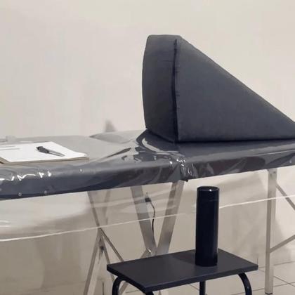 Imagem de Capa Para Maca Impermeável 200x80 cm  PVC Cristal Transparente Reforçado com Viés  Proteção para Maca de Massagem, Spa, Clínica, Estética, Tatuagem