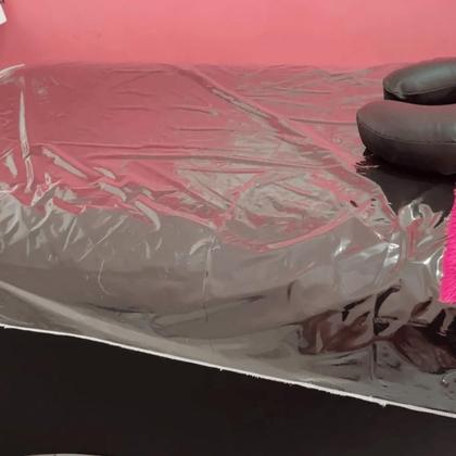Imagem de Capa Para Maca Impermeável 200x80 cm  PVC Cristal Transparente Reforçado com Viés  Proteção para Maca de Massagem, Spa, Clínica, Estética, Tatuagem