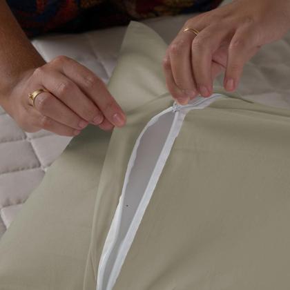 Imagem de Capa para Travesseiro Fofuxão Liso 1,46m x 46cm com Zíper Algodão