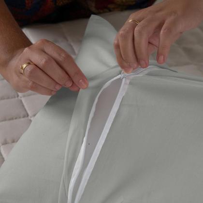 Imagem de Capa para Travesseiro Fofuxão Liso 1,46m x 46cm com Zíper Algodão