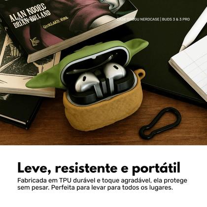 Imagem de Capa Protetora Nerdcase Compatível com Samsung Galaxy Buds 3/3 Pro, Baby Yoda