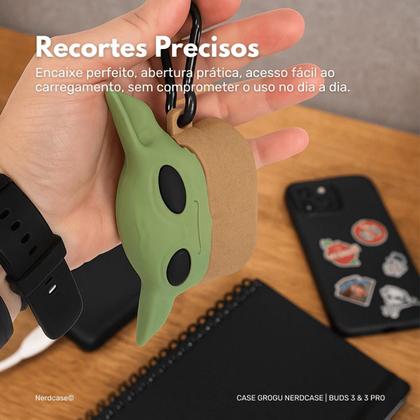 Imagem de Capa Protetora Nerdcase Compatível com Samsung Galaxy Buds 3/3 Pro, Baby Yoda