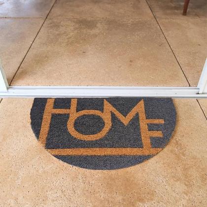 Imagem de Capacho Meia Lua Fibra De Coco Base PVC 60x33cm - Komeco