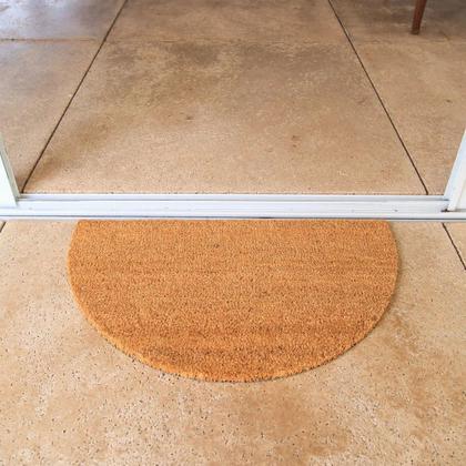 Imagem de Capacho Meia Lua Fibra De Coco Base PVC 60x33cm - Komeco