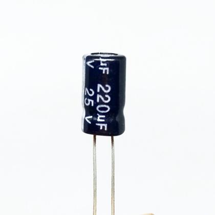 Imagem de Capacitor Eletrolitico 220uf 25v 105ºC Pacote com 100 peças