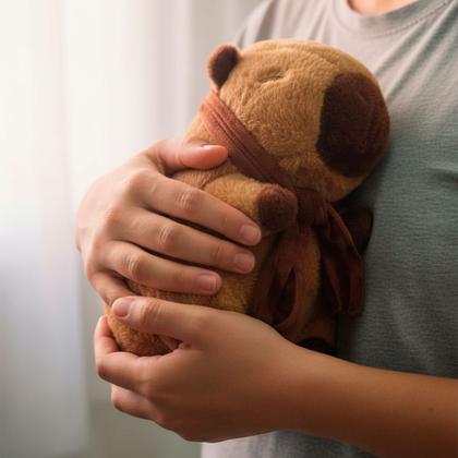 Imagem de Capivara De Pelúcia Cachecol Divertida Brinquedo Macio Fofo Marrom Decoração