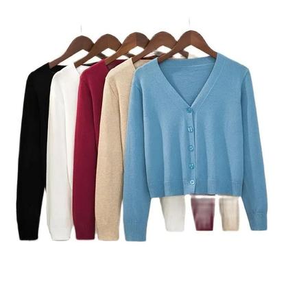 Imagem de Cardigã Feminino De Tricô Com Decote Em V E Botões, Manga Longa, Cinza E Branco, Casual, Primavera