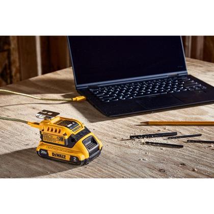 Imagem de Carregador de Bateria e Kit de Carregamento de Parede USB DEWALT DCB094K