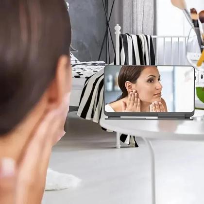 Imagem de Carregador Sem Fio e Despertador com Doca de Carregamento Rápido para iPhone 15/14 e Samsung S23/S22