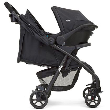Imagem de Carrinho de Bebê Joie Muze lx Berço Passeio com Bebê Conforto Juva Travel System Reclinável Leve Compacto Dobrável 15 Kg Preto Coal Fecha Com Uma Mão