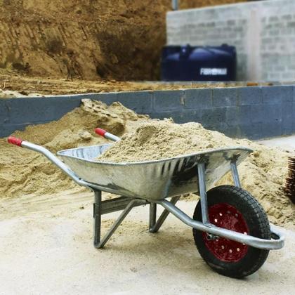 Imagem de Carrinho de Mão Botafogo 55 Litros Chapa 24, Pneu Câmara Galvanizado 3,25X8